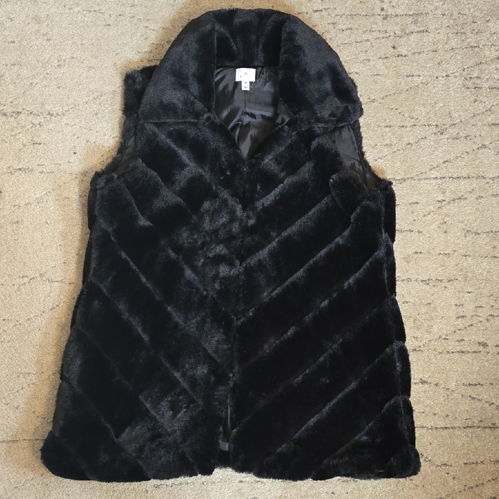 Dressbarn Women's Black Faux Fur Sh Fluffy Soft Hook Loop Vest, Size M, Preowned